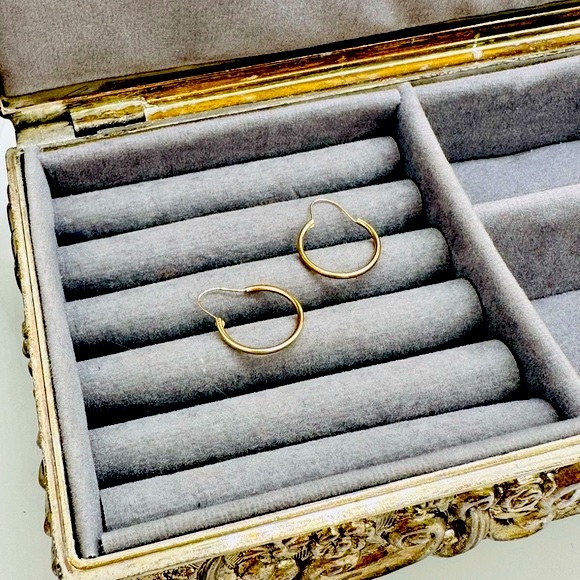 Vintage 14 KT Gold Hoop Dainty Earrings - Picture 11 of 11